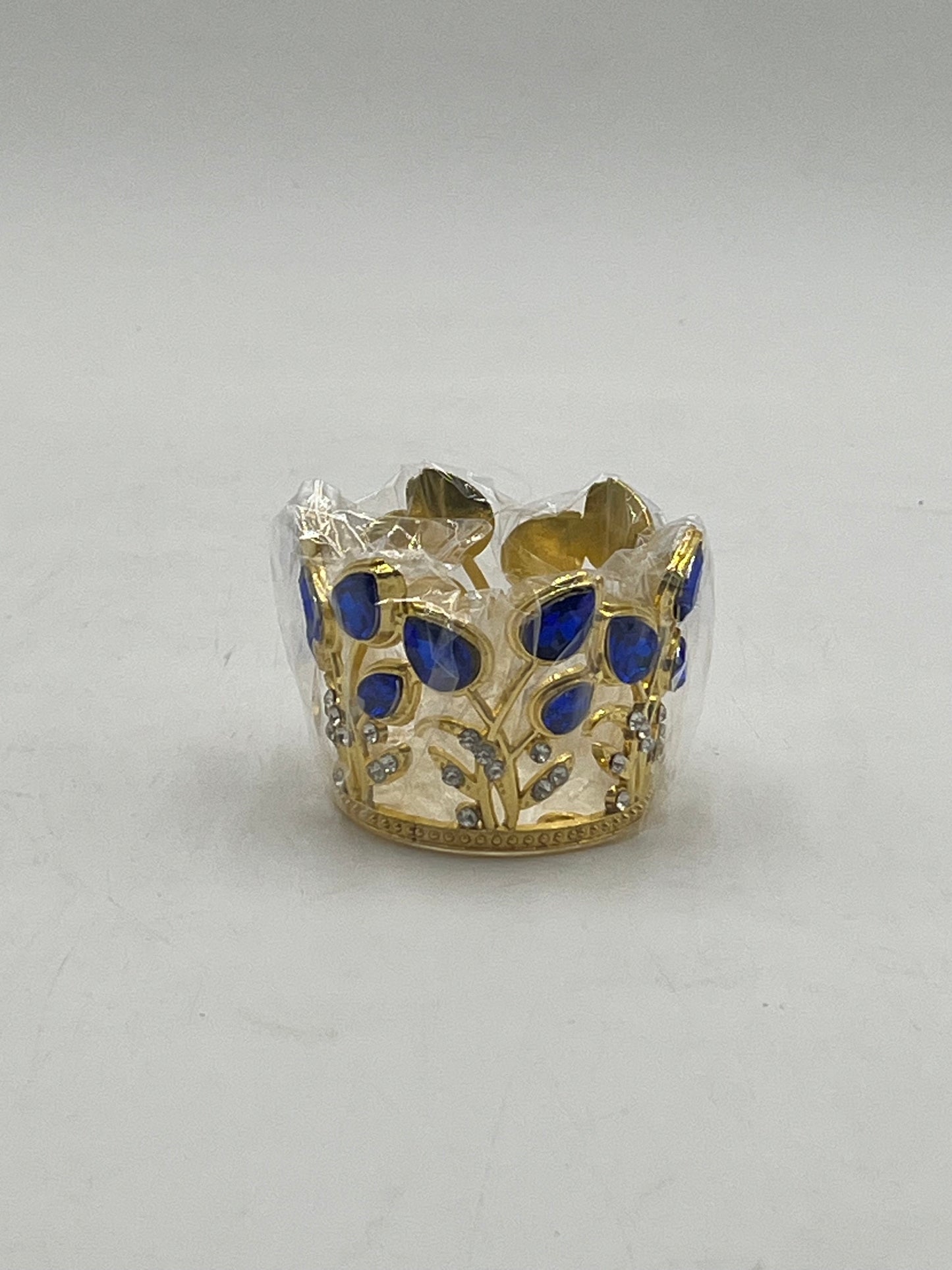 Mini decorative crown for floral arrangements, cakes- perfect for weddings, showers & crafts. Sold individually by floralsuppliespoint1.com