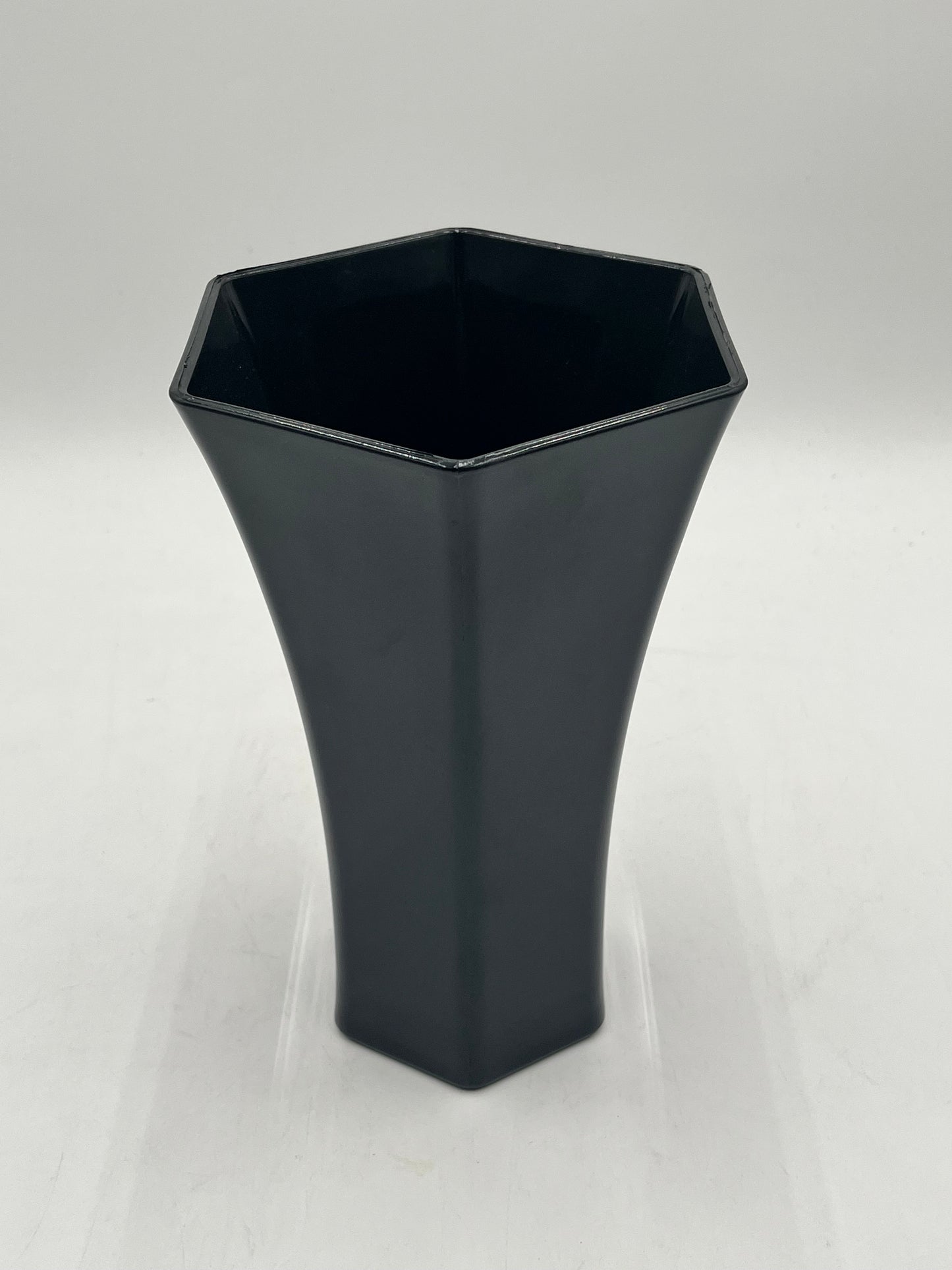 Hexa-vessel Collection plastic containers in black. Stylish floral holders for décor or events, sold by floralsuppliespoint1.com for 9.99 each
