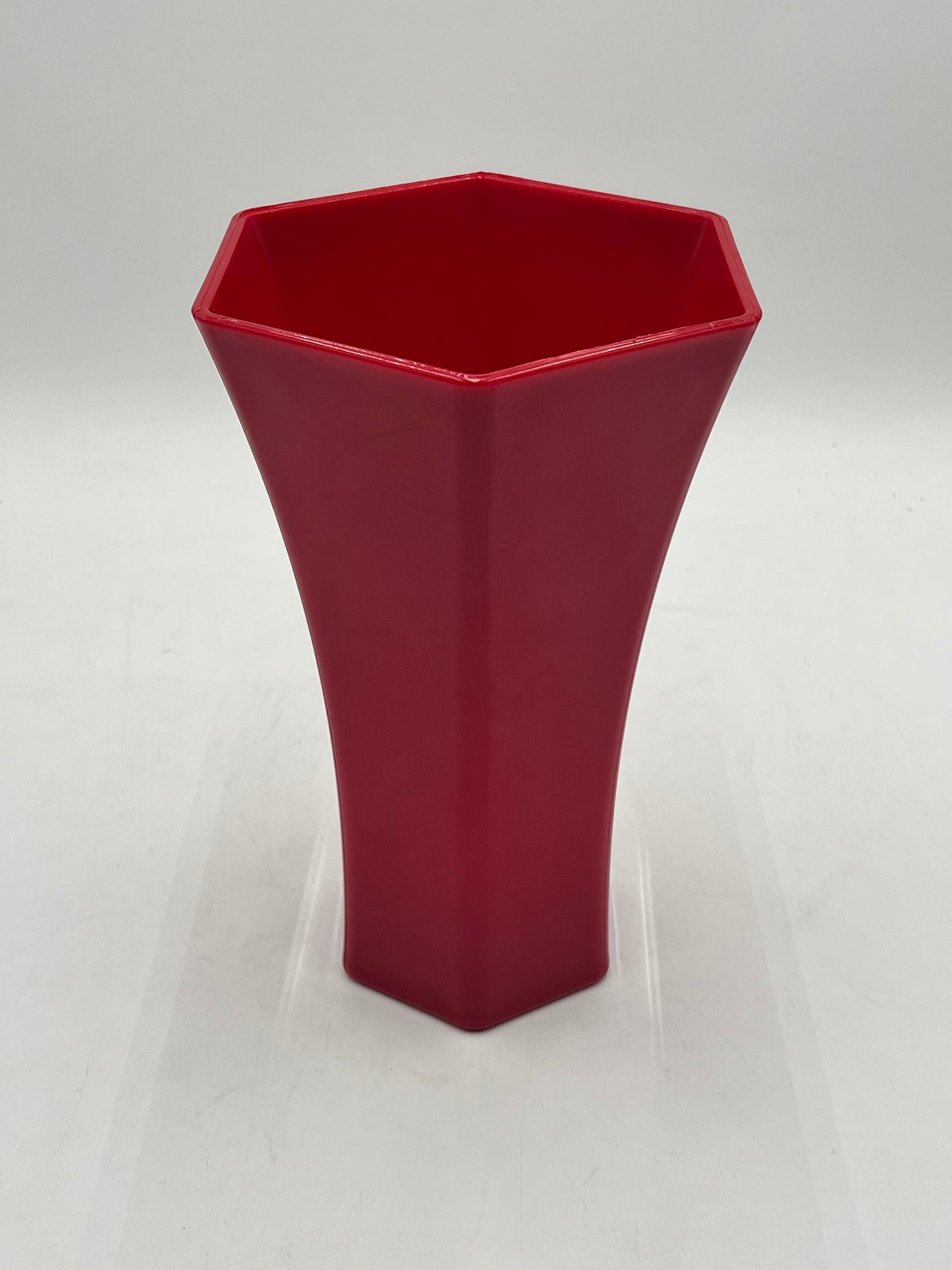 Hexa-vessel Collection plastic containers in red. Stylish floral holders for décor or events, sold by floralsuppliespoint1.com for 9.99 each