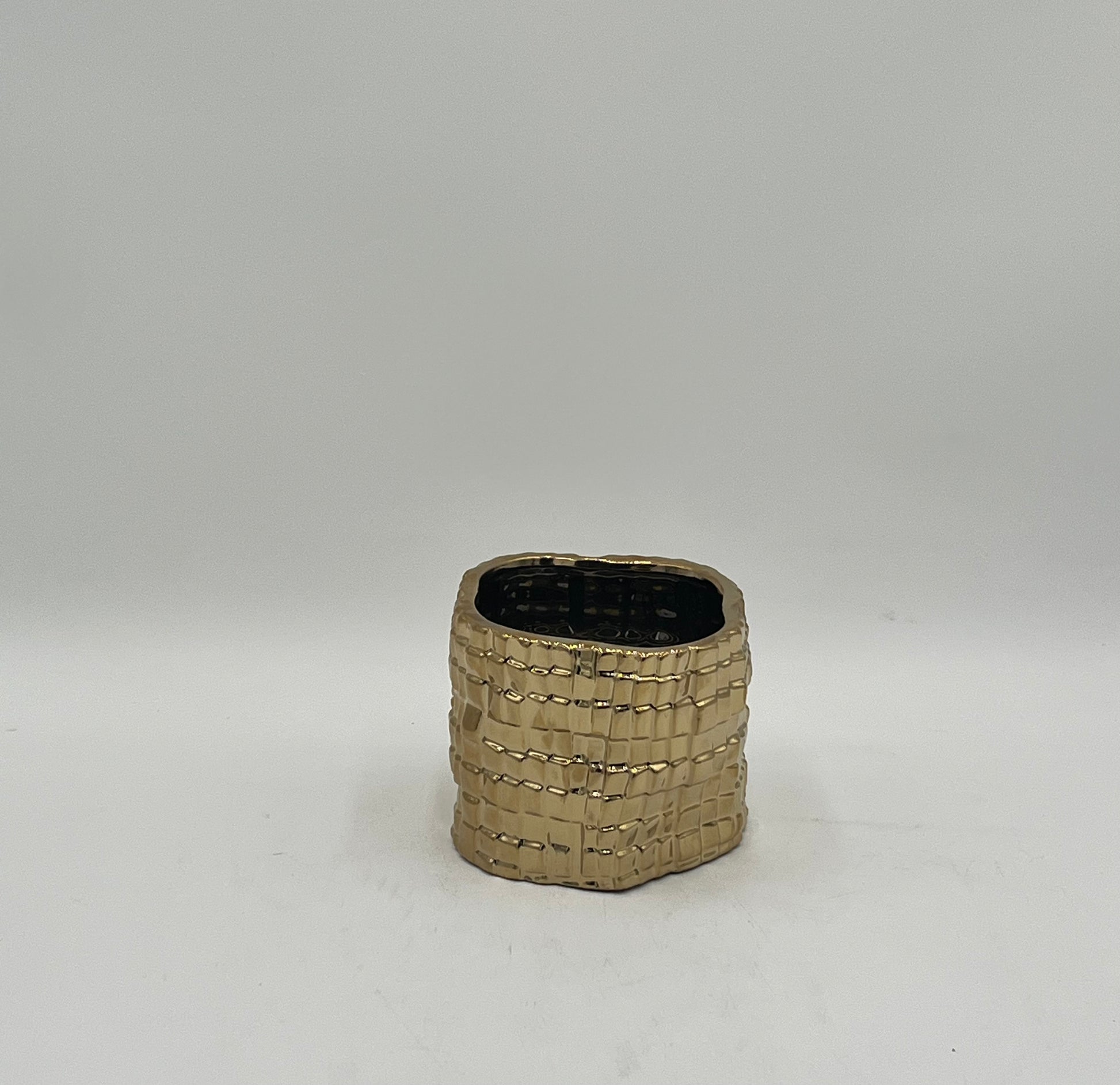 Tesserae Matrix ceramic vases in gold and silver with textured mosaic design. Modern luxury décor for floral arrangements sold by floralsuppliespoint1.com.