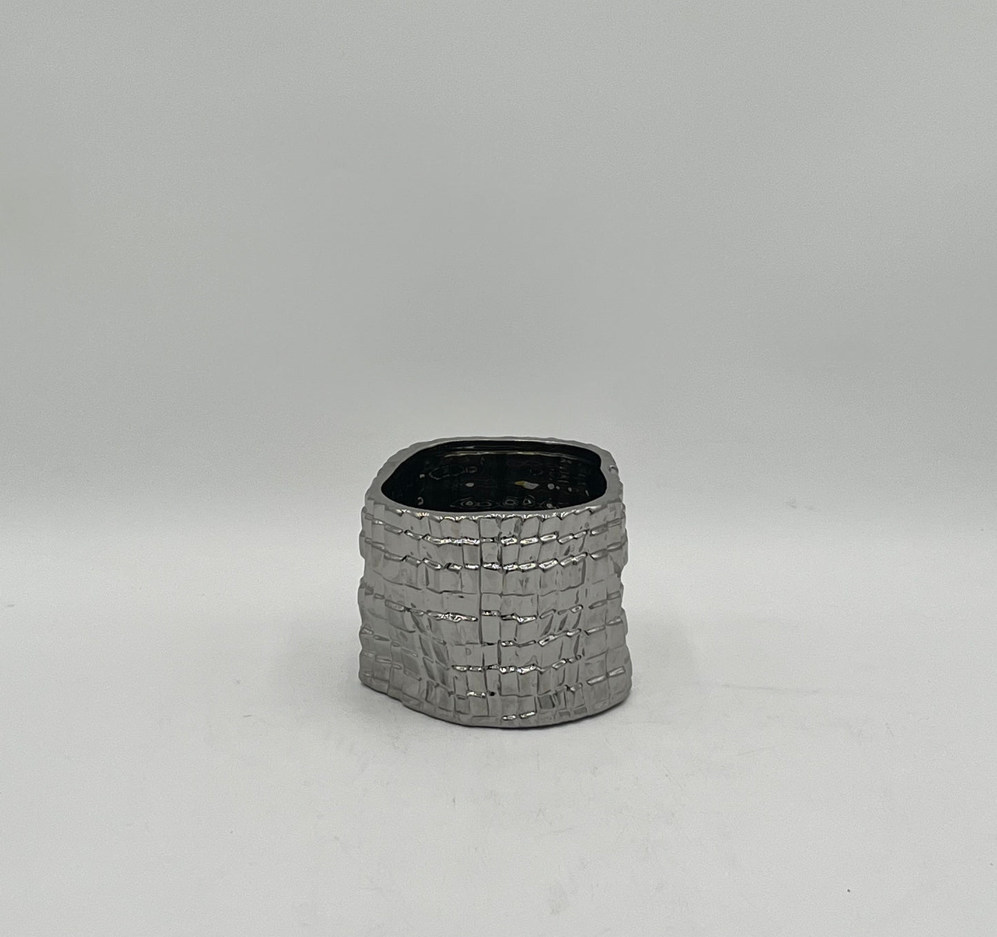 Tesserae Matrix ceramic vases in gold and silver with textured mosaic design. Modern luxury décor for floral arrangements sold by floralsuppliespoint1.com.